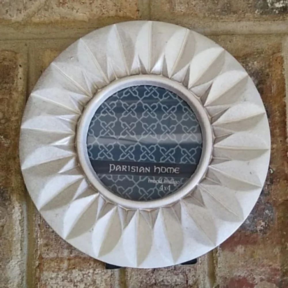 NEW White Round Resin Picture Frame